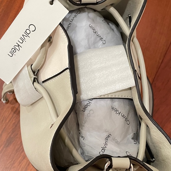 NWT Calvin Klein shoulder bag - Picture 2 of 5